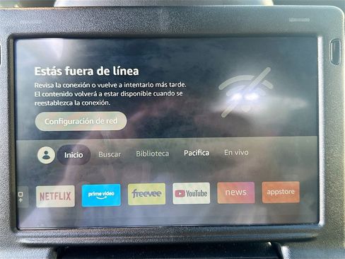 Used 2023 Chrysler Pacifica Limited w/ Uconnect Theater Family Group image 28