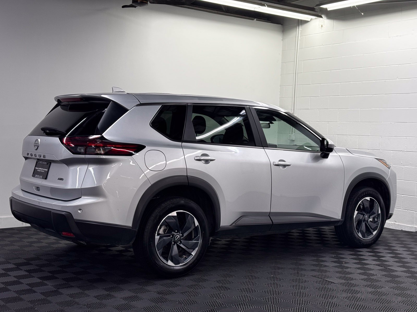 Certified 2025 Nissan Rogue SV AWD/4WD image 2