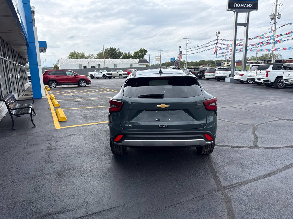 Used 2025 Chevrolet Trax LT FWD image 5