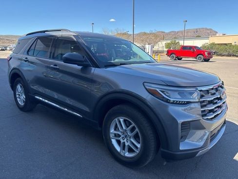 Used 2025 Ford Explorer Active image 6