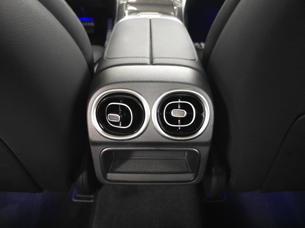 Certified 2026 Mercedes-Benz C 300 4MATIC Sedan image 24