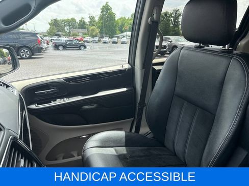 Used 2017 Dodge Grand Caravan SXT FWD image 21