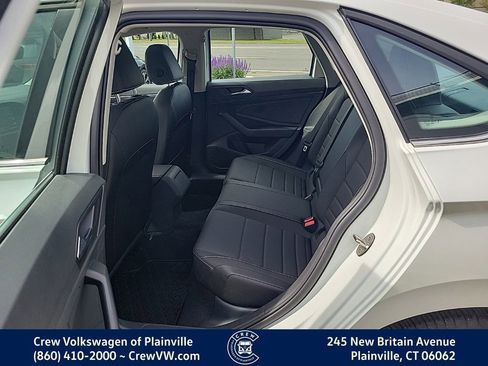 Certified 2023 Volkswagen Jetta SE w/ Panoramic Sunroof Package FWD image 16