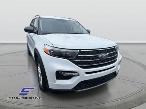 Used 2023 Ford Explorer XLT w/ Equipment Group 202A image 2