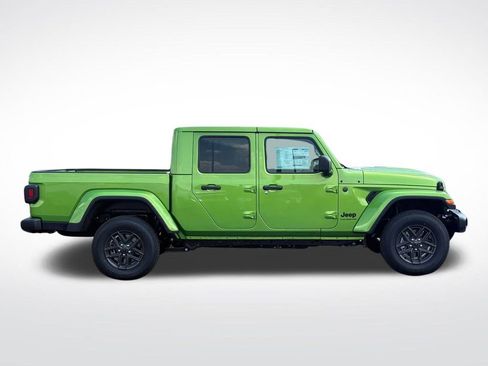 New 2025 Jeep Gladiator Sport image 2