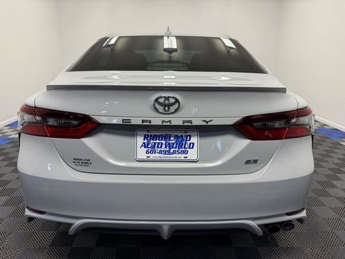 Used 2024 Toyota Camry SE FWD image 11