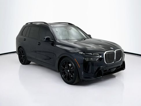 Used 2024 BMW X7 xDrive40i w/ M Sport Package AWD/4WD image 3