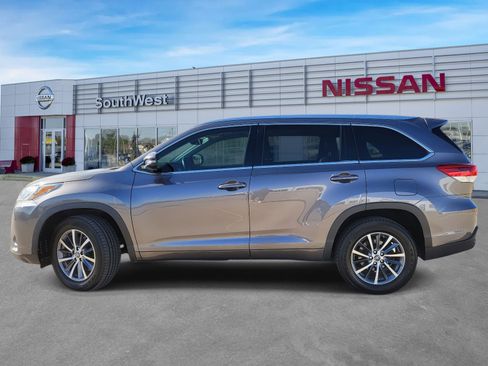 Used 2017 Toyota Highlander XLE image 9