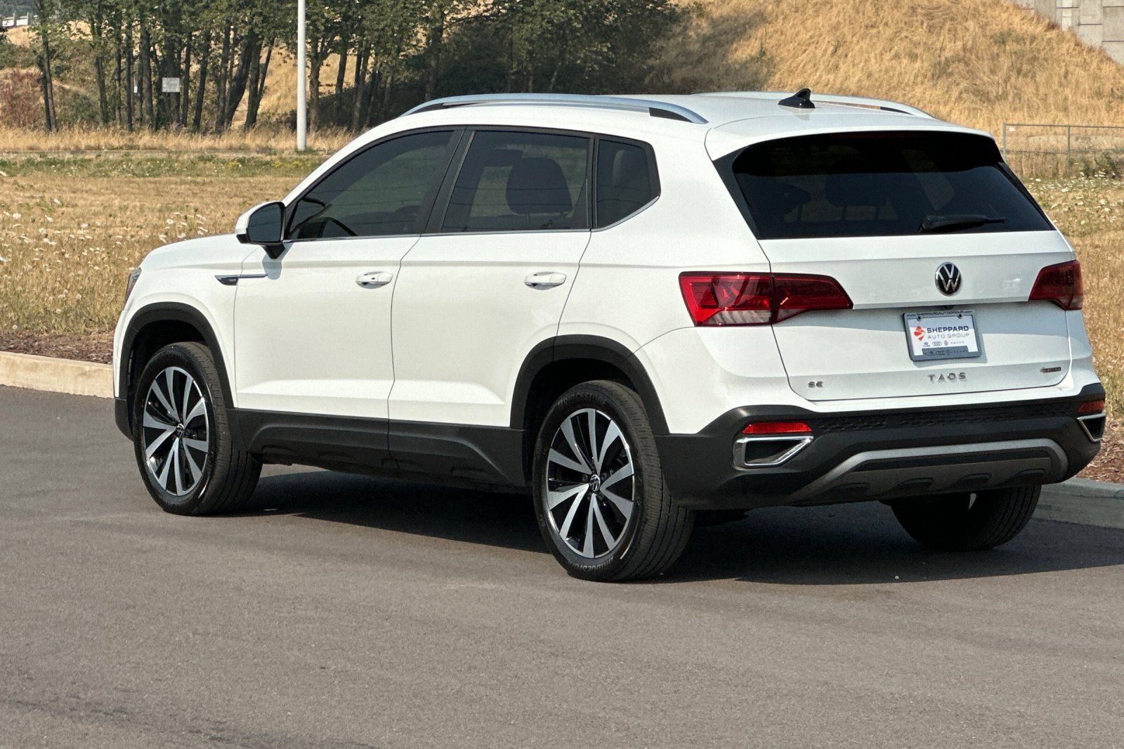 Used 2022 Volkswagen Taos SE AWD/4WD image 5