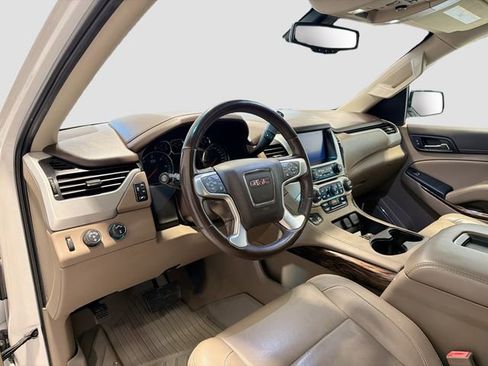 Used 2020 GMC Yukon XL SLT w/ Premium Edition image 9