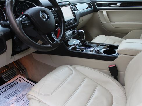 Used 2014 Volkswagen Touareg Hybrid image 11