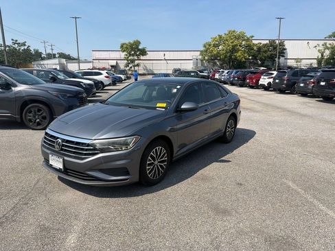 Used 2019 Volkswagen Jetta SE FWD image 3