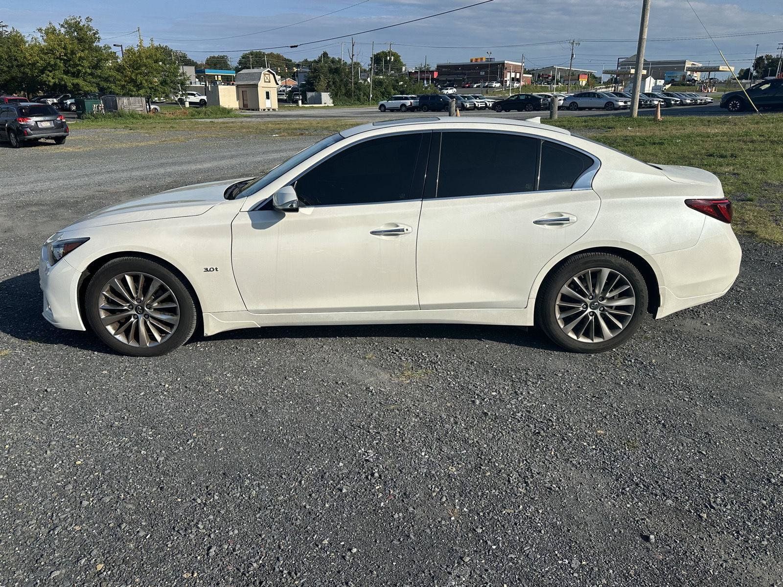 Used 2018 INFINITI Q50 Luxe w/ Essential Package (3.0T Luxe) AWD/4WD image 5