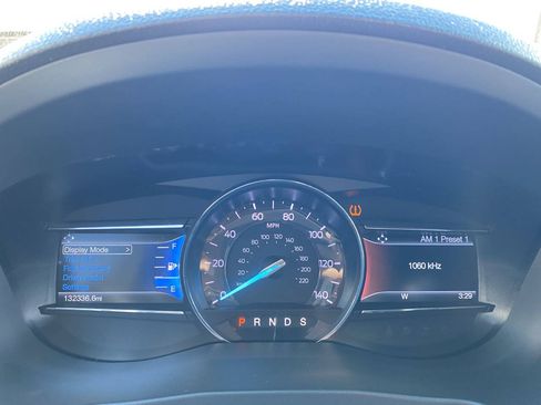Used 2017 Ford Explorer XLT w/ Equipment Group 202A AWD/4WD image 32