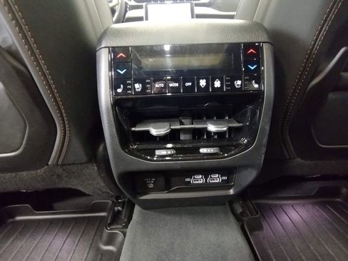 Used 2023 Jeep Grand Cherokee Summit AWD/4WD image 43