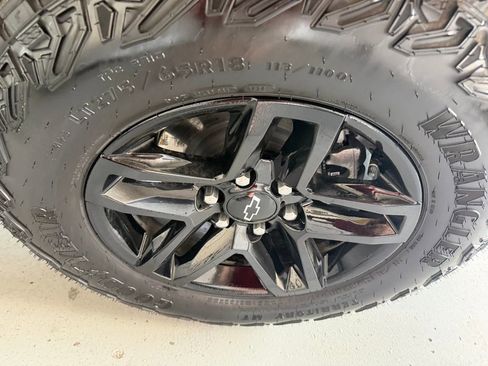 Used 2024 Chevrolet Silverado 1500 LT Trail Boss w/ Convenience Package II image 11