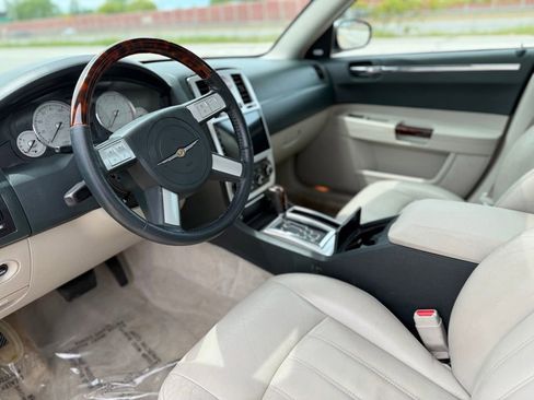 Used 2005 Chrysler 300 C w/ Navigation & Sound Group II RWD image 18