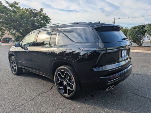 Certified 2025 Chevrolet Traverse High Country w/ LPO, Floor Liner Package AWD/4WD image 5