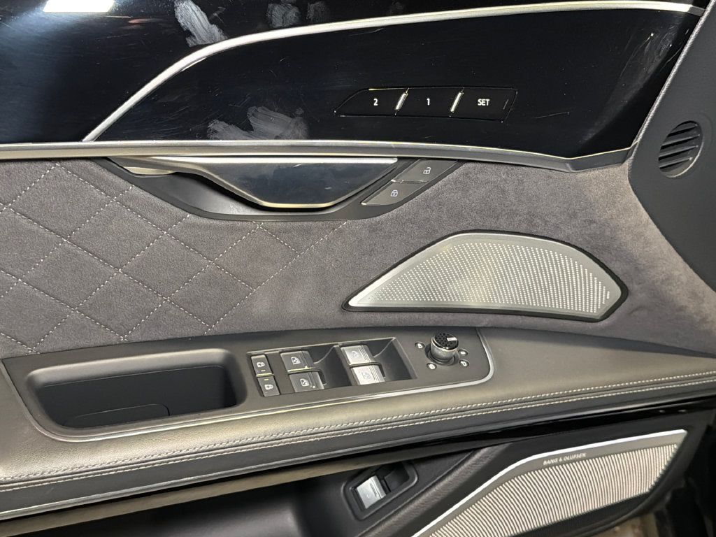 Used 2024 Audi S8 AWD/4WD image 17