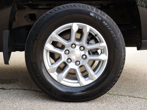 Used 2023 Chevrolet Silverado 1500 LT AWD/4WD image 36