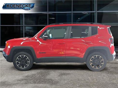 Used 2023 Jeep Renegade Latitude AWD/4WD image 2