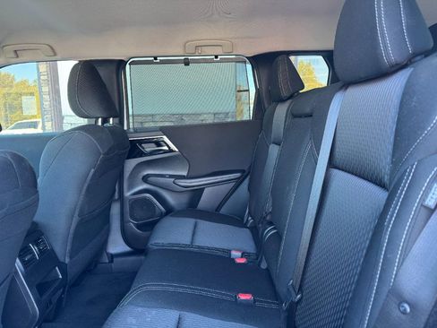 Used 2022 Mitsubishi Outlander ES image 12