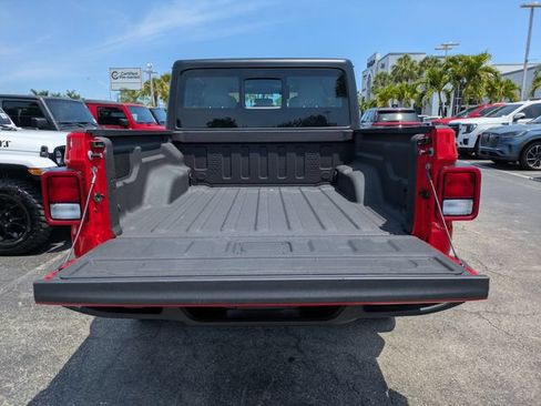 Certified 2026 Jeep Gladiator Sport AWD/4WD image 8