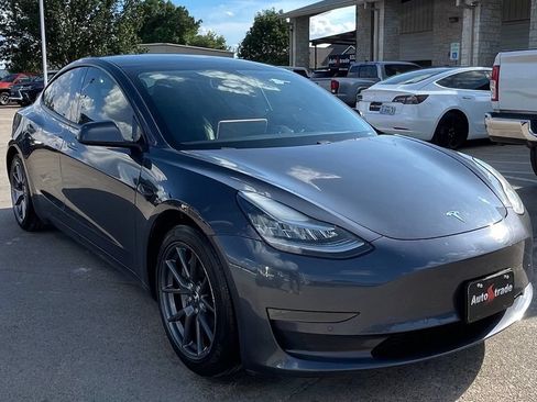 Used 2021 Tesla Model 3 Standard Range RWD image 2