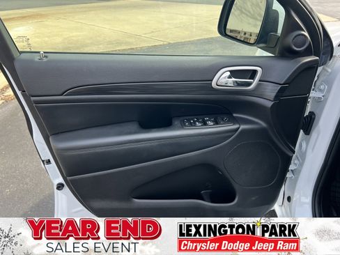 Used 2020 Jeep Grand Cherokee Altitude image 17