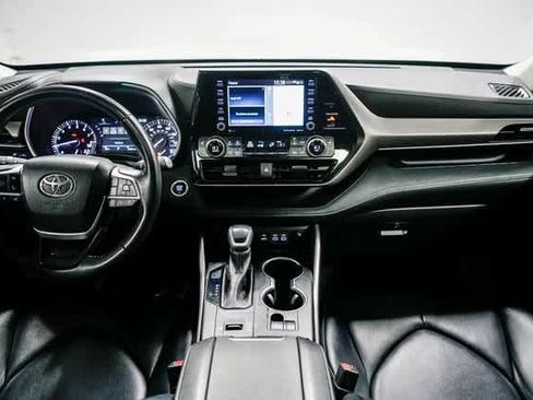 Certified 2022 Toyota Highlander XLE image 14