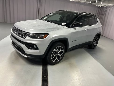 Used 2025 Jeep Compass Limited AWD/4WD image 3