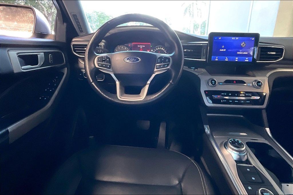 Used 2024 Ford Explorer XLT AWD/4WD image 5