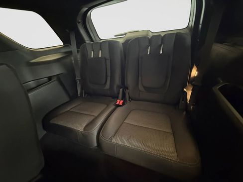 Used 2018 Ford Explorer XLT w/ Equipment Group 201A AWD/4WD image 16