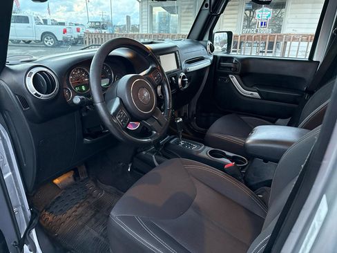 Used 2015 Jeep Wrangler Unlimited Sahara w/ Connectivity Group image 9