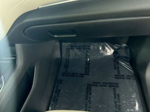 Used 2023 Chevrolet Traverse LT image 34