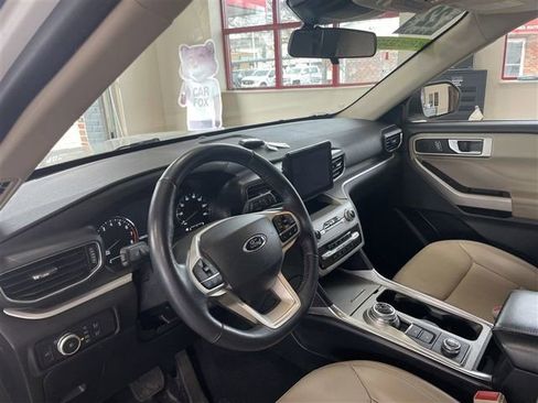 Used 2022 Ford Explorer XLT w/ Equipment Group 202A image 21