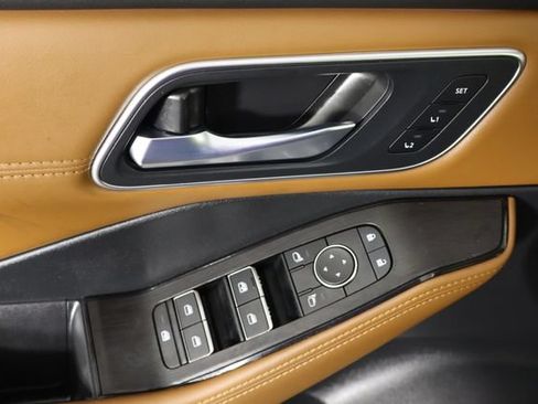 Used 2025 Nissan Rogue Platinum FWD image 19