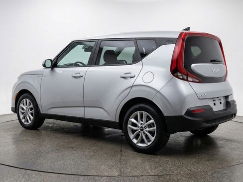 Used 2025 Kia Soul LX w/ LX Technology Package FWD image 6