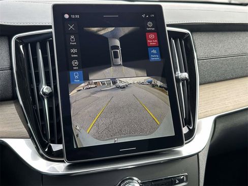 New 2026 Volvo XC90 B6 Plus w/ Protection Package Premier AWD/4WD image 4