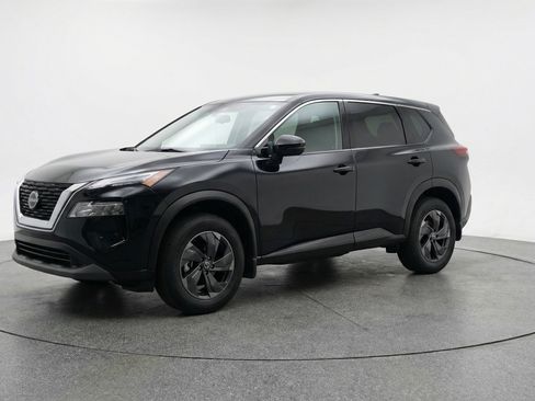 Used 2025 Nissan Rogue SV image 3
