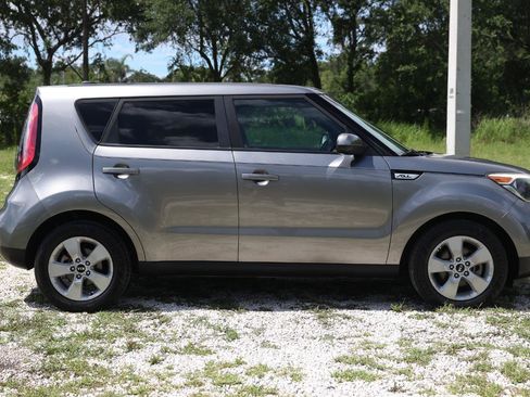 Used 2018 Kia Soul FWD image 13