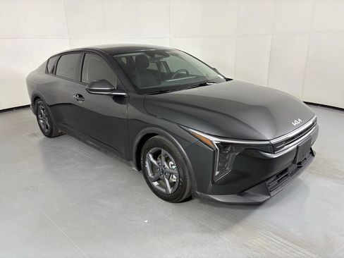 Used 2025 Kia K4 FWD image 2