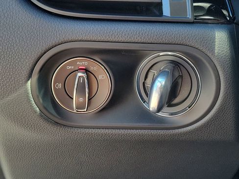 Certified 2025 Porsche Macan image 41