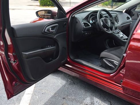 Used 2015 Chrysler 200 Limited FWD image 16
