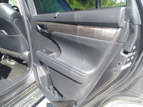 Used 2023 Toyota Highlander Limited FWD image 13