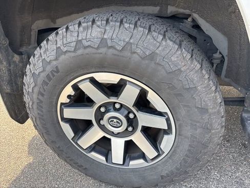 Used 2019 Toyota 4Runner TRD Off-Road AWD/4WD image 5