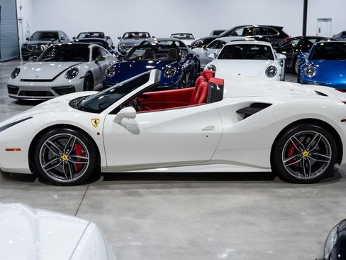 Used 2018 Ferrari 488 Spider image 3