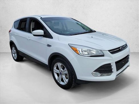 Used 2015 Ford Escape SE image 3