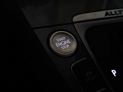 Used 2017 Volkswagen Golf Alltrack SE image 32