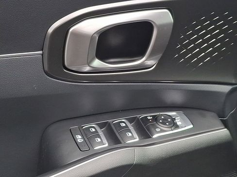Certified 2025 Kia Sorento EX image 12